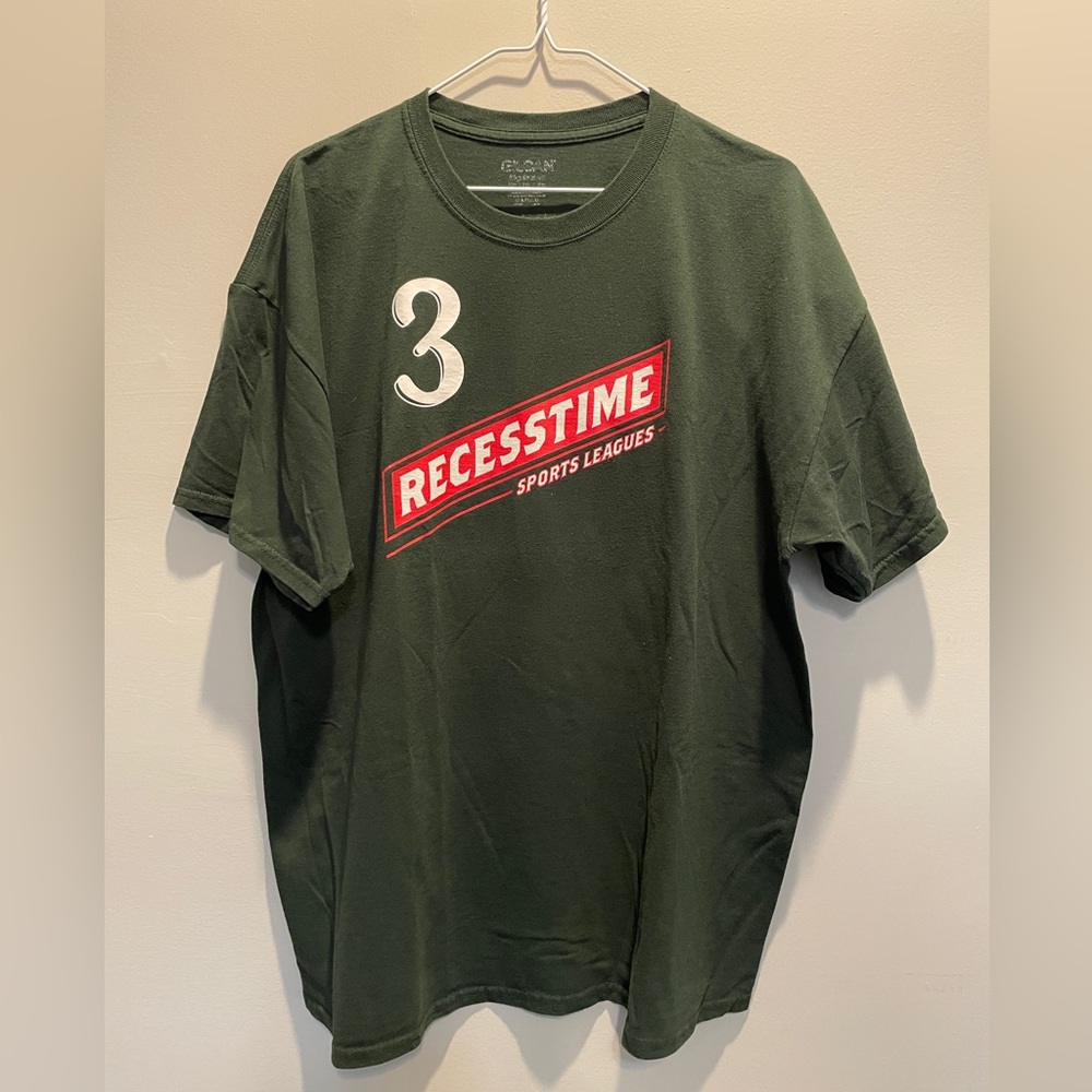 GILDAN - green T-shirt, branded with appliqués for sports league